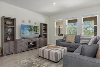 6 Bedrooms 5 Bathrooms Solterra 7664 Ol - 0