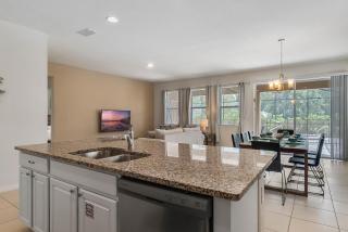 5 Bedrooms 4 Bathrooms Solterra 5272 Oa - 1