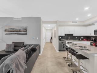 2 Bedrooms 2 Bathrooms Storey Lake 3120-106 Pc - 2