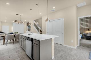 5 Bedrooms 5.5 BathroomsWindsor Island 3823 LA - 4