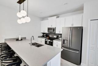5 Bedrooms 4 Bathrooms Storey Lake 4824 Ml - 5
