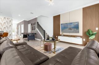 5 Bedrooms 4 Bathrooms Storey Lake 4375 Sl - 0