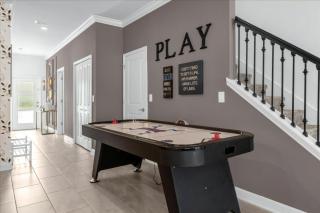5 Bedrooms 4 Bathrooms Storey Lake 4375 Sl - 5