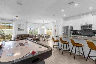 5 Bedrooms 4 Bathrooms Storey Lake 4375 Sl - 4
