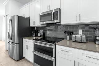5 Bedrooms 4 Bathrooms Storey Lake 4375 Sl - 1