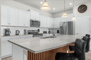 5 Bedrooms 4 Bathrooms Solterra 7436 Ol - 3
