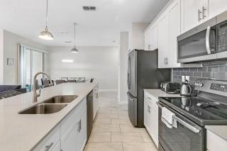 4 Bd 3 Ba Storey Lake 4809 Ll - 1