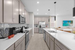 9 BD 6.5 BA Solara Resort 9131TW - 3