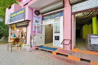 OYO Hotel shree palace - 9