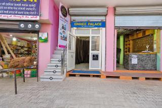 OYO Hotel shree palace - 4