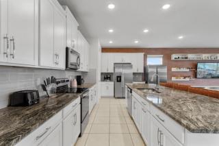 9 BD 6.5 BA Solara Resort 8900 TH - 2