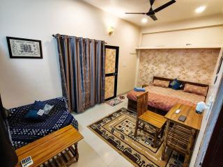 Planet Stays Cozy Room with Private Kitchen - 1
