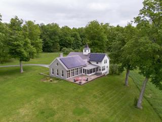 Secluded Estate! Hot Tub, Walking Path To Downtown - 6