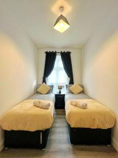 2Bed Flat High St Sleep 4 Central Essex - 8