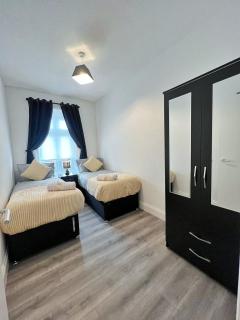 2Bed Flat High St Sleep 4 Central Essex - 2