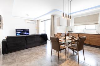 Modern2Bed Apartment with Balcony in St Pauls Bay - 5