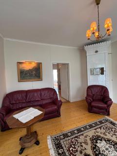 Anders-Pers, The apartment downstairs - 1
