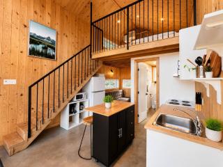 Peaceful Lake Retreat with BBQ, Fire Pit & Kayaks - 2