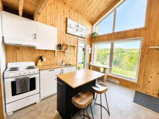 Peaceful Lake Chalet with Kayaks & BBQ & Fire Pit - 8