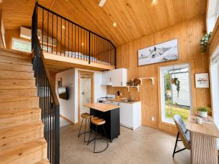Peaceful Lake Chalet with Kayaks & BBQ & Fire Pit - 5