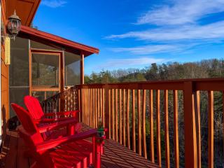 Luxurious Pigeon Forge Cabin, w/ HotTub, EasyDrive, Arcade Game, Panoramic Views - 9