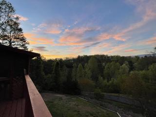 Luxurious Pigeon Forge Cabin, w/ HotTub, EasyDrive, Arcade Game, Panoramic Views - 6