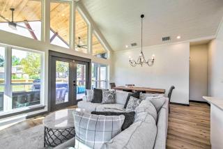 Waterfront 3BR Lakehouse with Hot Tub - 0