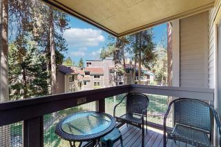 Spacious condo in lakefront complex with fireplace balcony pool & hot tub - 8