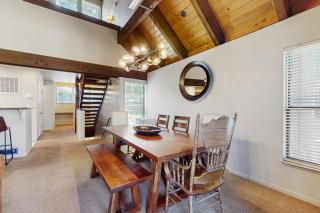 Spacious condo in lakefront complex with fireplace balcony pool & hot tub - 5