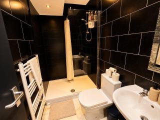 Room 1 Shared House in L7 - 2