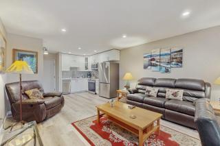 Woodsy condo near skiing with beach access pool hot tub & WiFi - 0