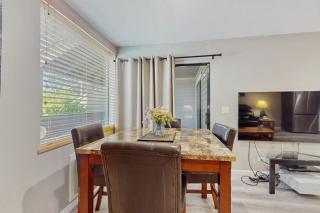 Woodsy condo near skiing with beach access pool hot tub & WiFi - 7