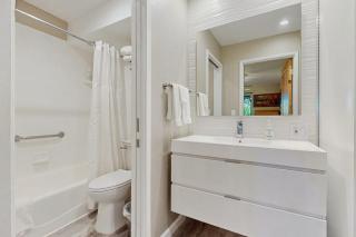 Woodsy condo near skiing with beach access pool hot tub & WiFi - 3