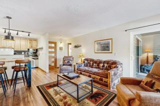 Stylish Condo - Private Beach Access Shared Hot Tub Pools Marina & Firepit - 0