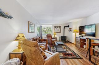 Stylish Condo - Private Beach Access Shared Hot Tub Pools Marina & Firepit - 9