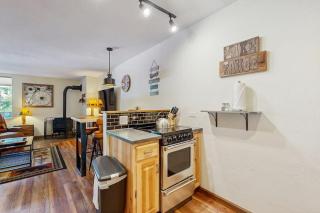Stylish Condo - Private Beach Access Shared Hot Tub Pools Marina & Firepit - 5