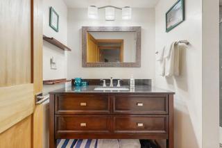 Stylish Condo - Private Beach Access Shared Hot Tub Pools Marina & Firepit - 4