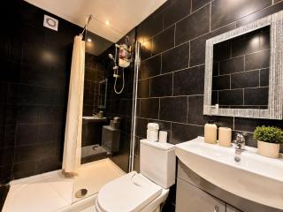 Room 2 Shared House in L7 - 2