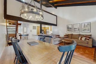 Fun at your fingertips with private beach access & lakefront pool - near skiing - 8