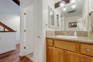 Fun at your fingertips with private beach access & lakefront pool - near skiing - 3