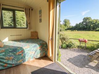 The Three Spaniels Shepherds Hut - 8