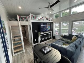 THE Lily Pad - Floating Lake House with Private Dock - 8
