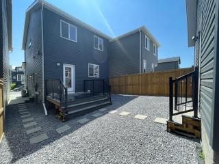New open-space,3 bedrooms, AC home in NW Calgary - 7