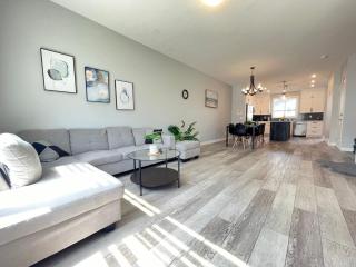 New open-space,3 bedrooms, AC home in NW Calgary - 6