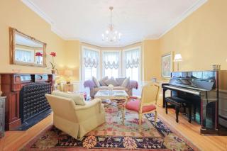 Boston Brownstone Stay, Includes Parking - 9