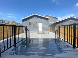 New open-space,3 bedrooms, AC home in NW Calgary - 4