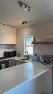 Beachfront Home & Guest House Lyall Bay - 9