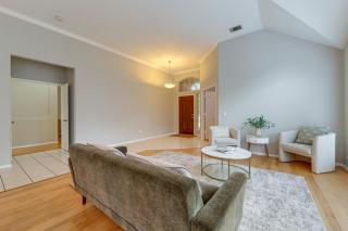 4 Mi to Toyota Stadium! Family Haven w/ Pool Oasis - 5