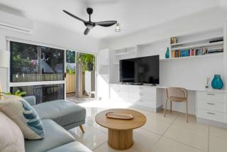 Lagoon Glow - Resort-Style Haven by Four Mile Beach - 3