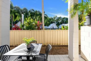 Lagoon Glow - Resort-Style Haven by Four Mile Beach - 2